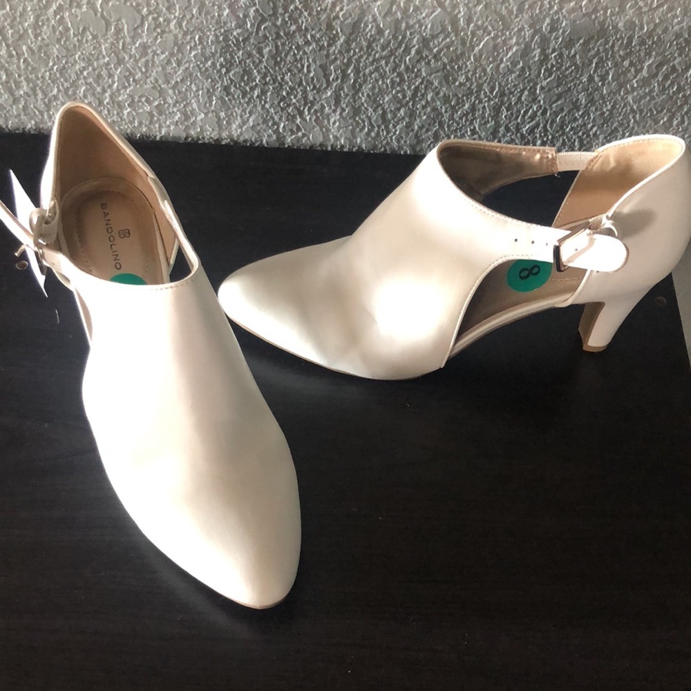 New Bandolino white size 8